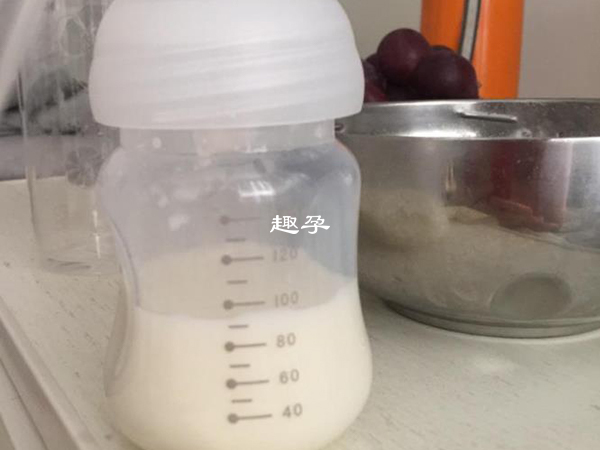 用沸水解凍母乳會導致營養流失