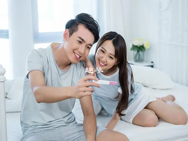 容易懷男孩的人群