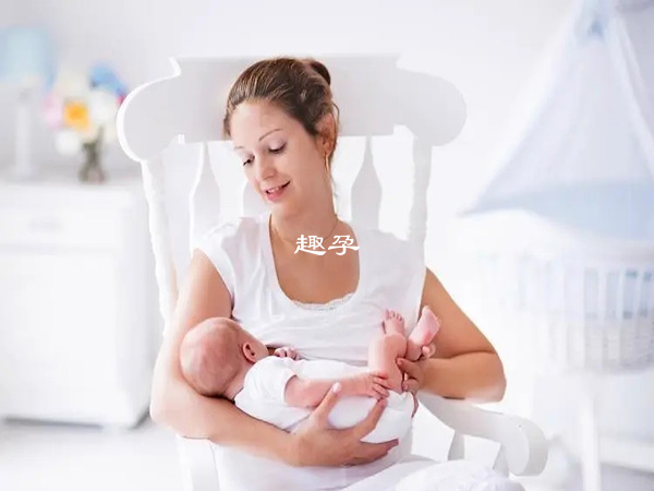 注意喂奶粉和母乳喂养的频次